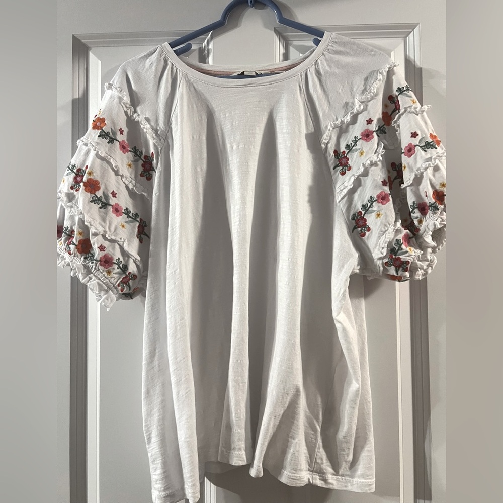 Boden White Short Sleeve Tee with Floral Embroidered Puff Sleeves
